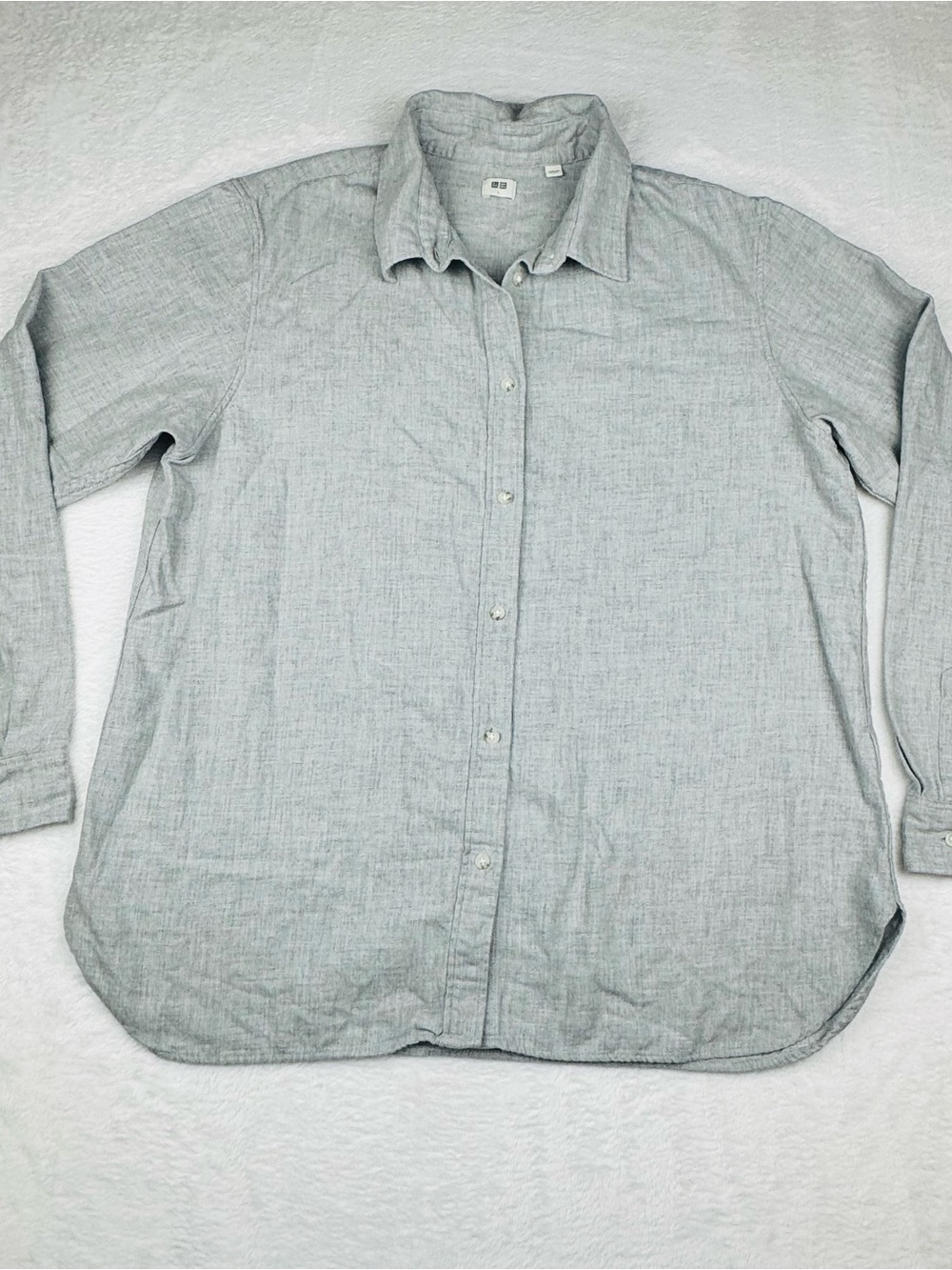 Uniqlo button-up long-sleeve 100% cotton shirt. Light gray. Women’s size L.